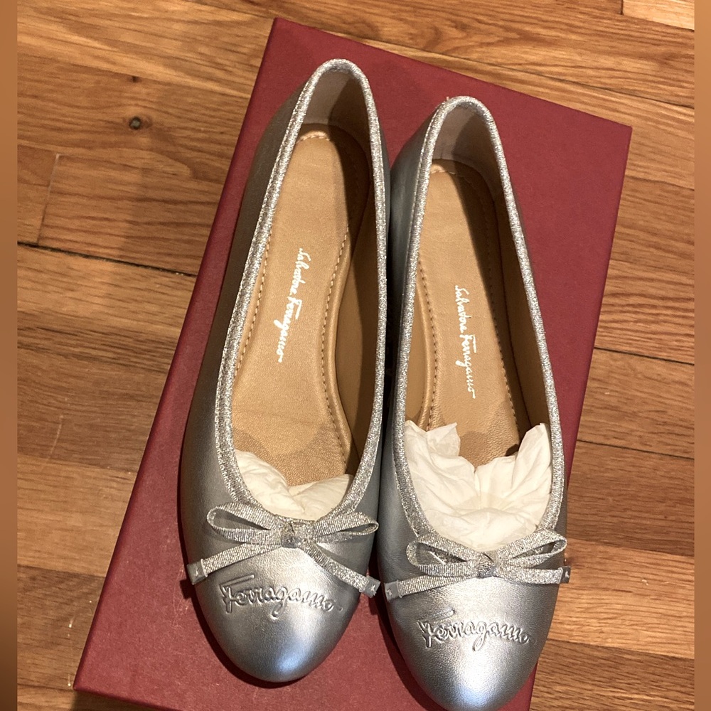NEW  Salvatore feragamo ballet flats size 6